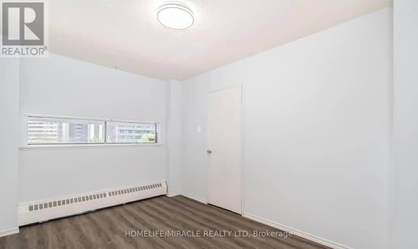 517 - 4673 Jane Street — photo 10 of 13