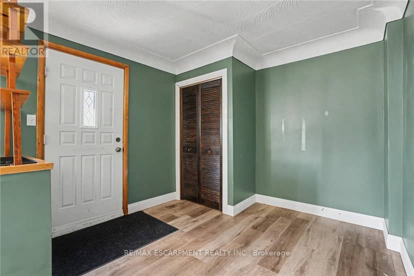 485 Cochrane Road — photo 4 of 37