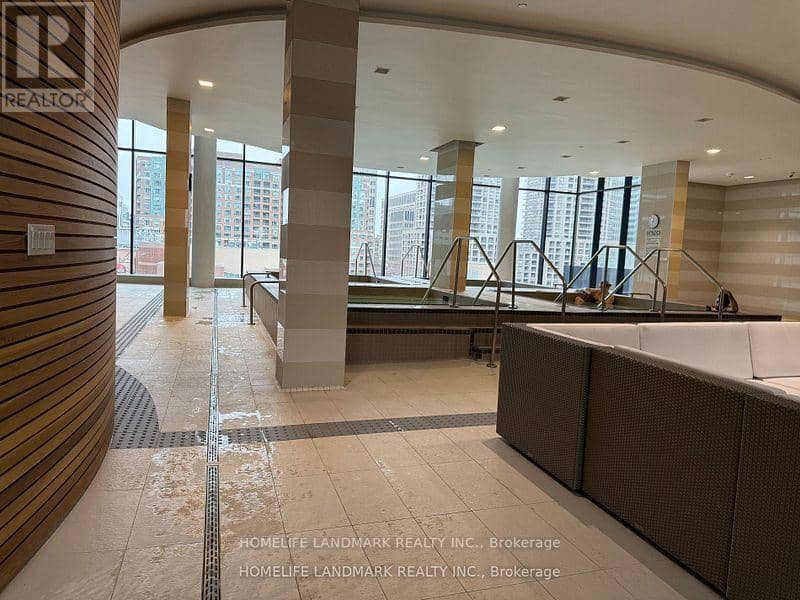 2208 - 501 Yonge Street — photo 20 of 21