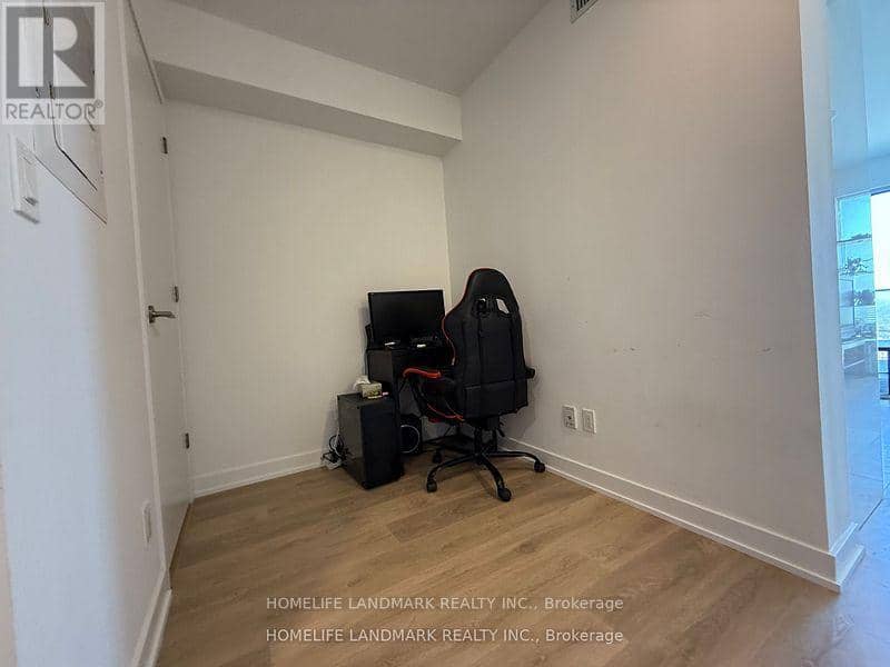 2208 - 501 Yonge Street — photo 3 of 21