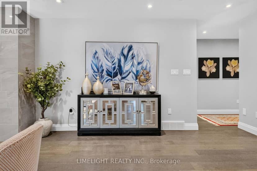 836 Manchester Road, London North, photo 8