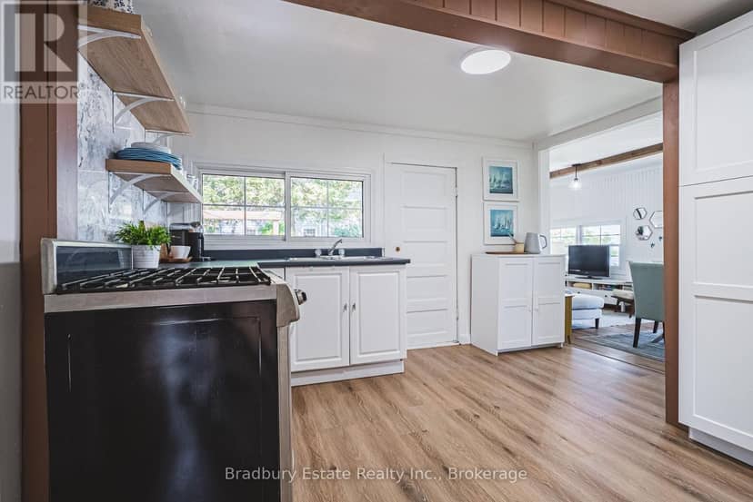 11141 Churchill Avenue — photo 10 of 39