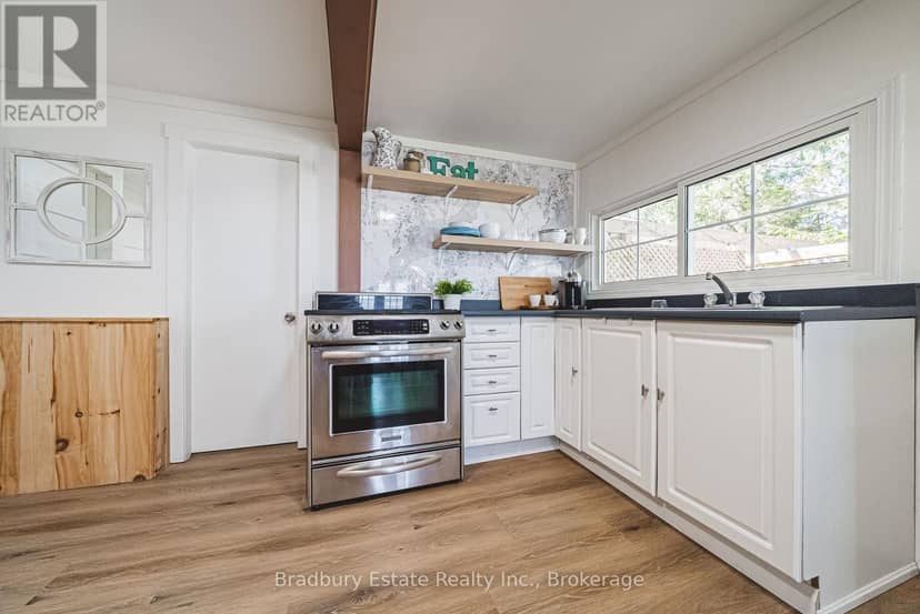 11141 Churchill Avenue — photo 11 of 39