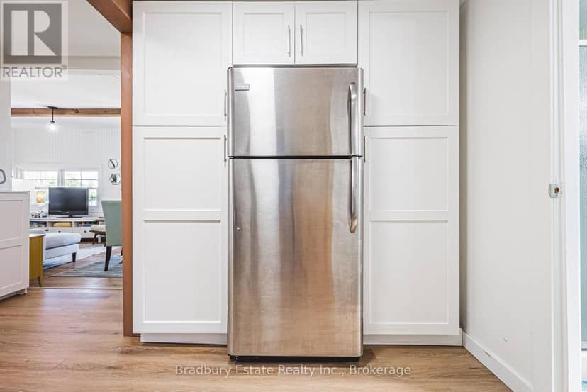 11141 Churchill Avenue — photo 14 of 39