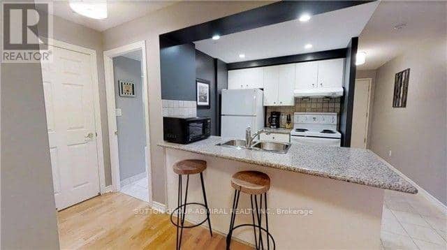 722 - 168 Simcoe Street — photo 3 of 13