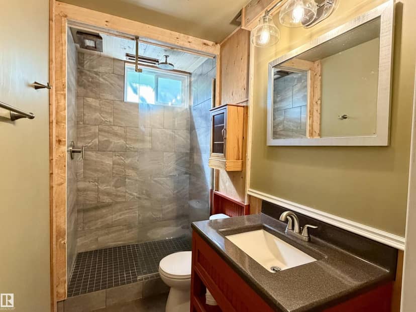 5040 49 ST — photo 19 of 31