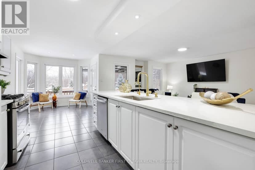 11 Rideau Crossing Crescent — photo 10 of 40