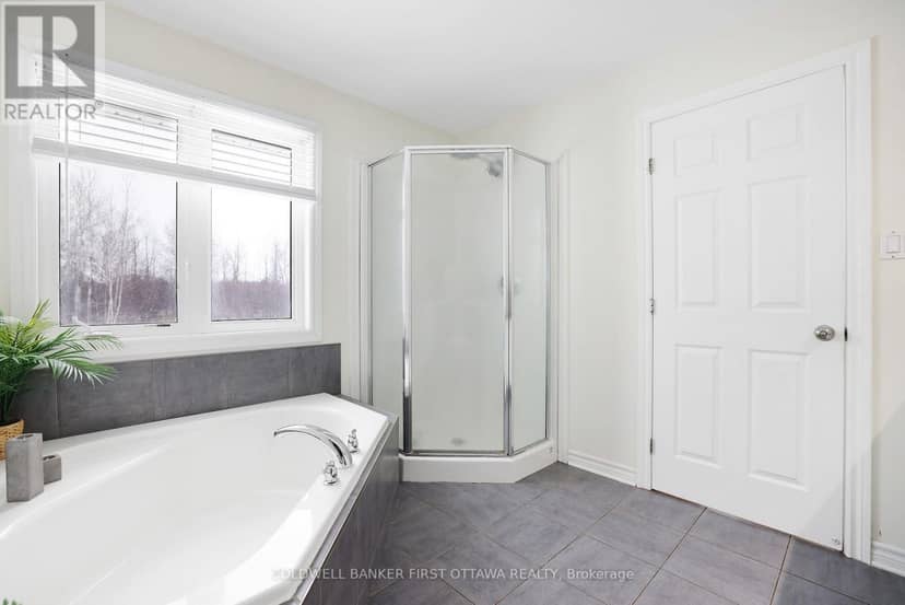 11 Rideau Crossing Crescent — photo 18 of 40