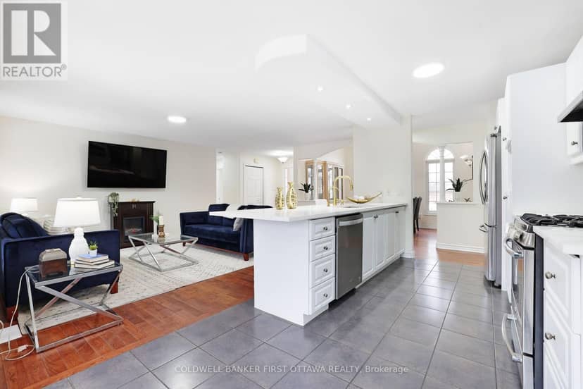 11 Rideau Crossing Crescent — photo 8 of 40