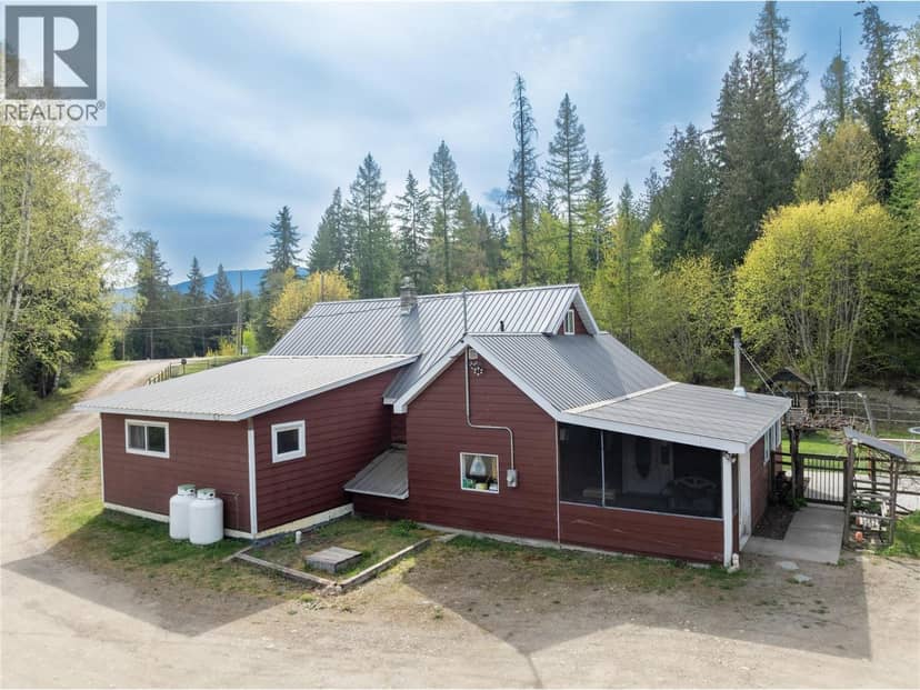 3381 Trinity Valley Road, Enderby