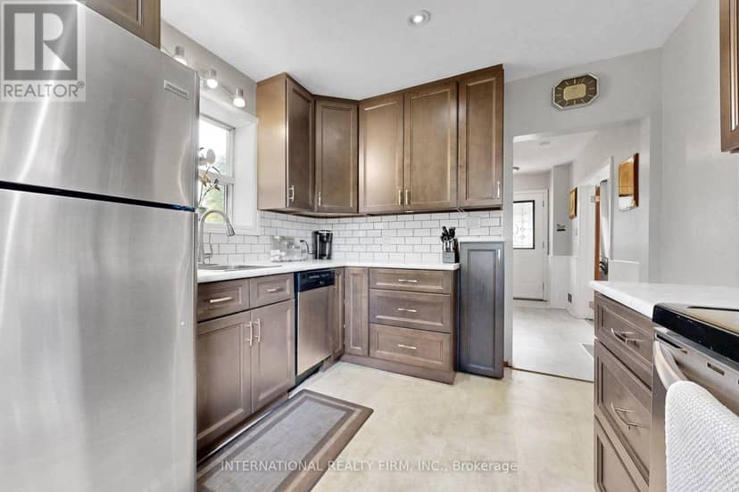 62 Porchester Drive — photo 18 of 40