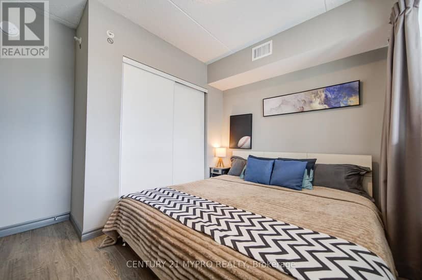 710 - 321 Spruce Street — photo 13 of 22
