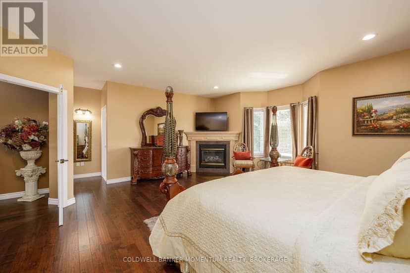 5246 Marcel Crescent — photo 14 of 39