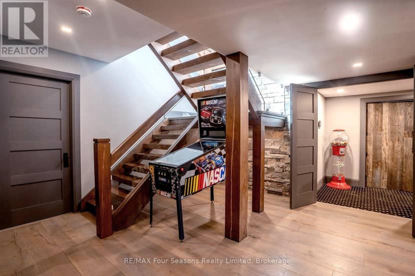 116 Arnot Crescent — photo 36 of 40