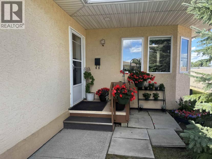 10140 108 AVENUE, Fort St. John, photo 2