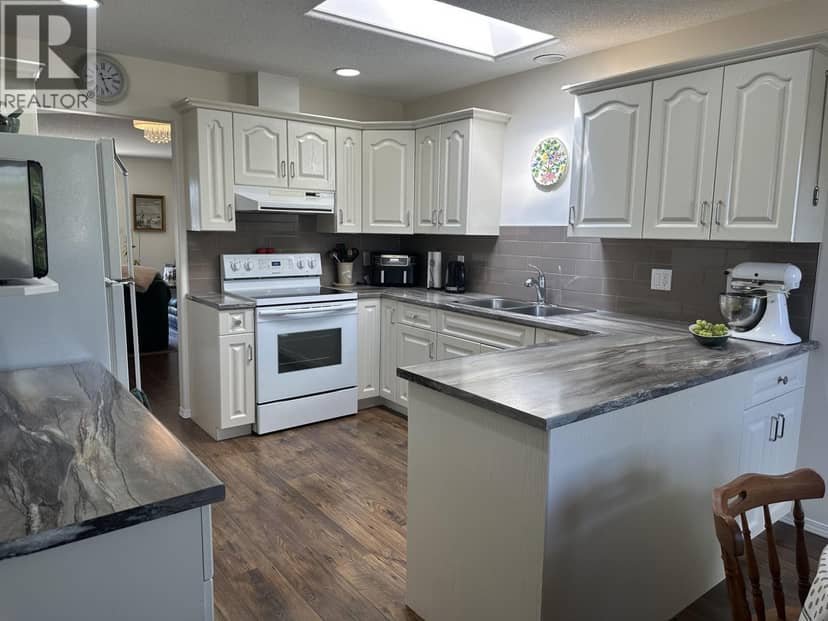 10140 108 AVENUE, Fort St. John, photo 7
