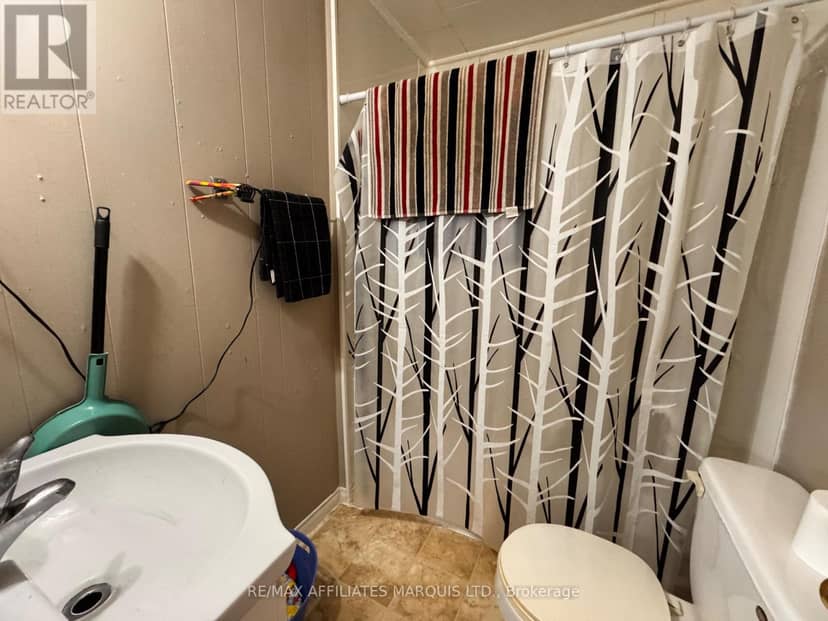 120-120A Guy Street — photo 16 of 16