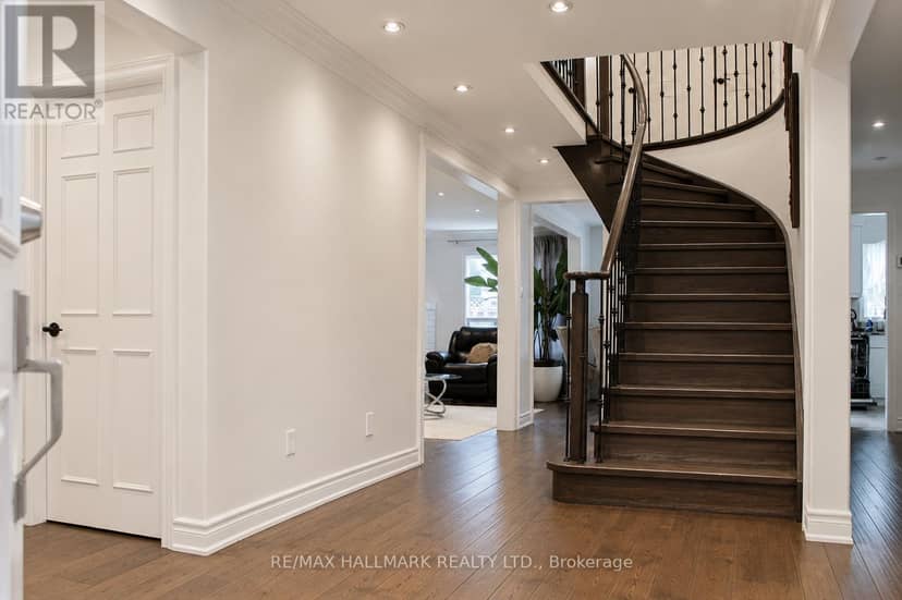 92 Weldrick Road E, Richmond Hill, photo 3