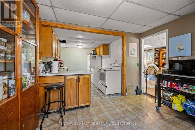 4400 William Street — photo 7 of 28