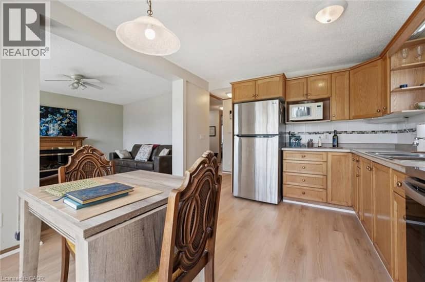 27 TRILLIUM BEACH Drive — photo 16 of 35