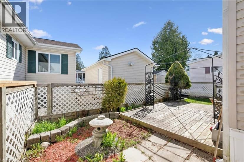 27 TRILLIUM BEACH Drive — photo 30 of 35