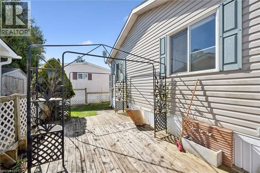 27 TRILLIUM BEACH Drive — photo 32 of 35
