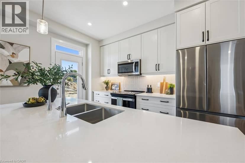 111 CATHERINE Street — photo 8 of 30