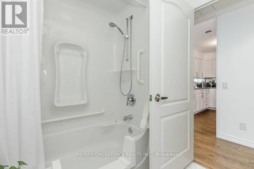 44 - 74 Ross Street — photo 16 of 40