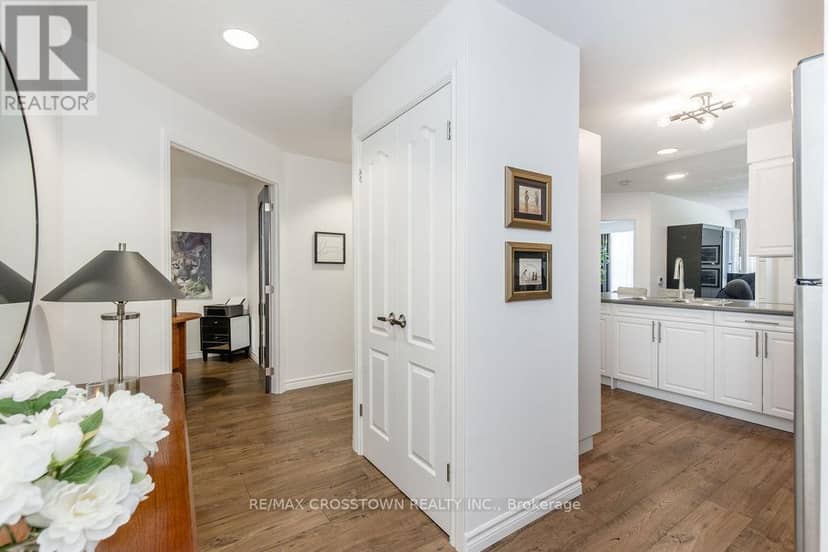 44 - 74 Ross Street — photo 10 of 40