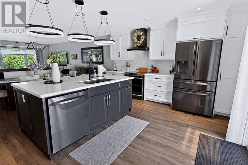 121 W Laurier — photo 20 of 40