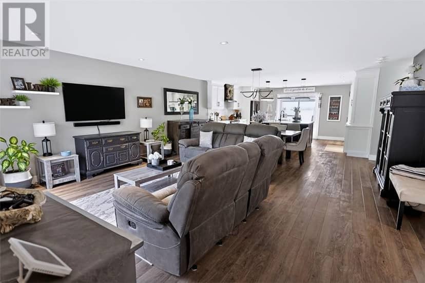 121 W Laurier — photo 11 of 40