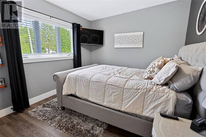 121 W Laurier — photo 27 of 40