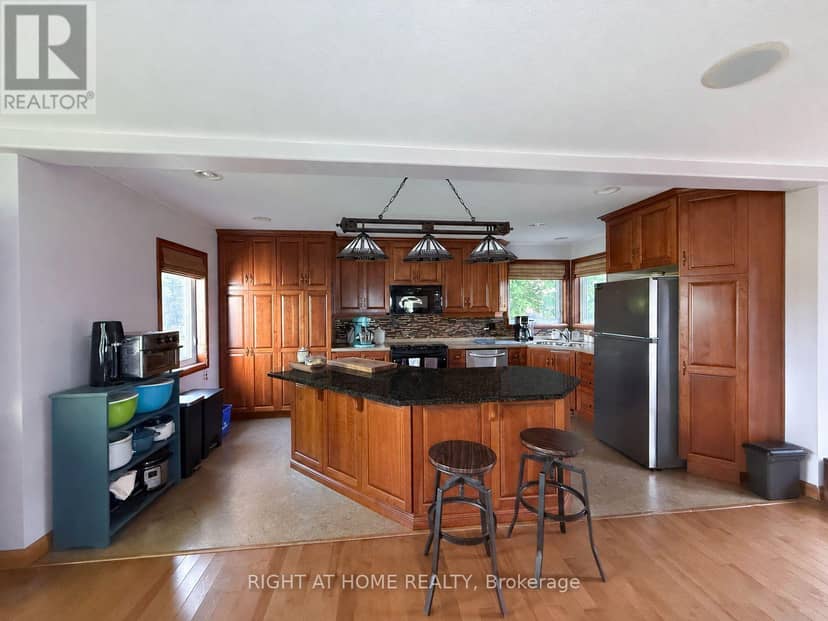8192 Petrolia Line, Brooke-Alvinston, photo 4