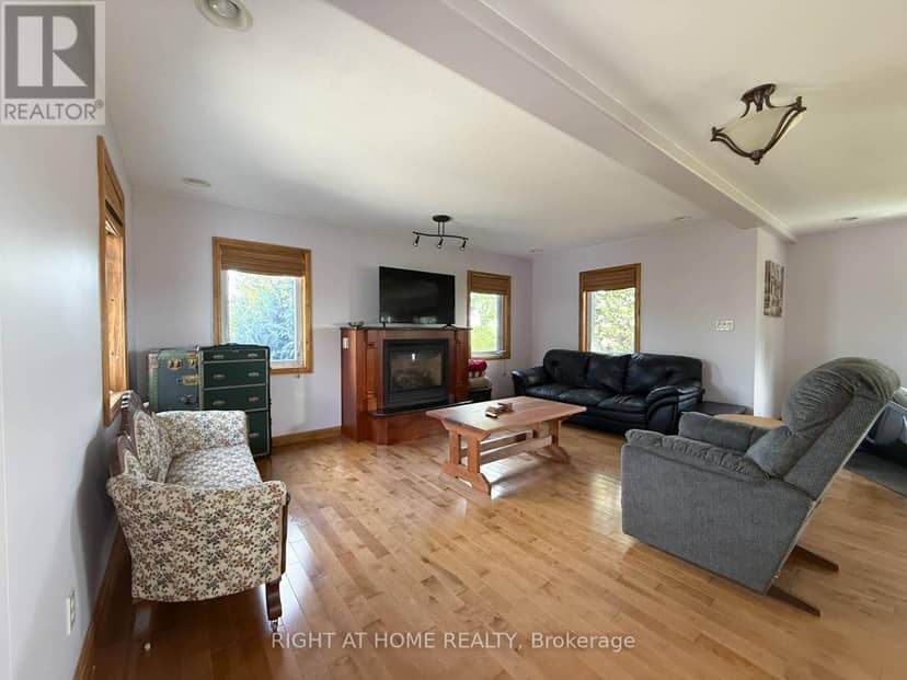 8192 Petrolia Line, Brooke-Alvinston, photo 7