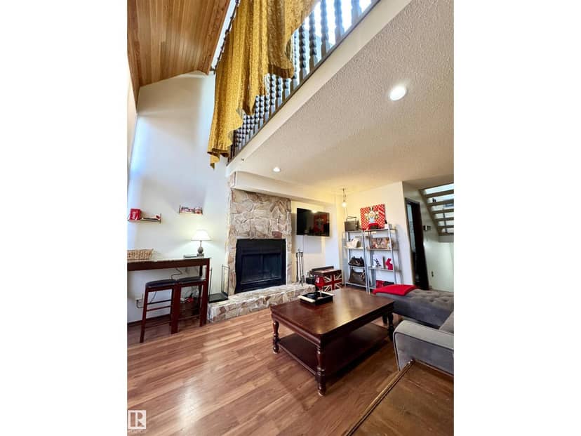 10346A 121 ST NW — photo 38 of 40