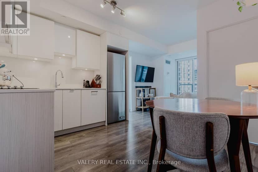 712 - 195 Redpath Avenue — photo 11 of 32