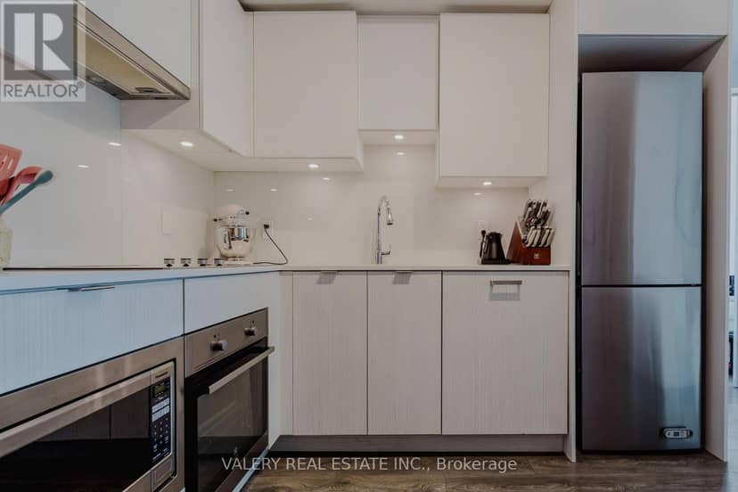 712 - 195 Redpath Avenue — photo 12 of 32