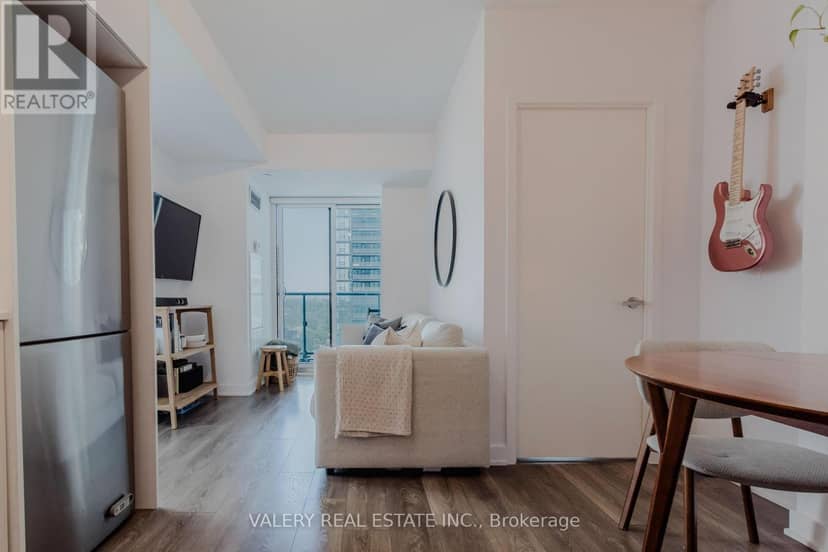 712 - 195 Redpath Avenue — photo 13 of 32
