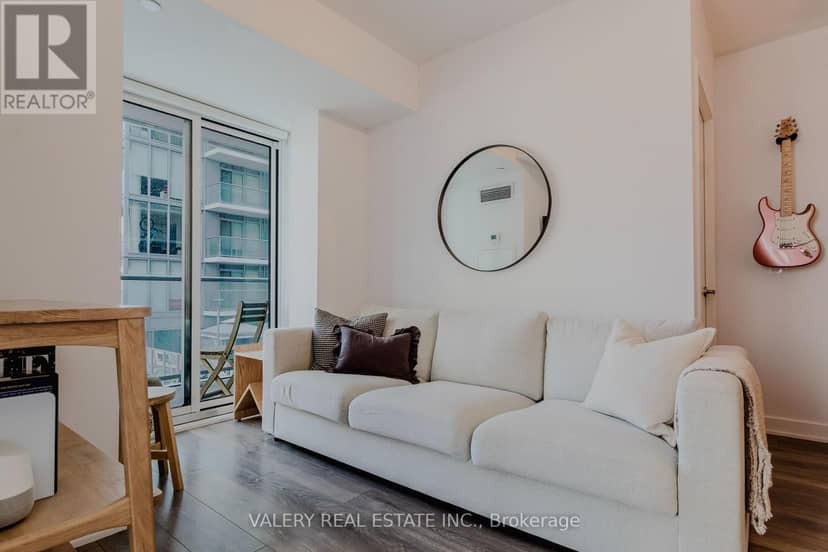 712 - 195 Redpath Avenue — photo 14 of 32