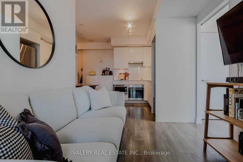 712 - 195 Redpath Avenue — photo 15 of 32
