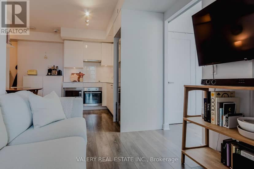 712 - 195 Redpath Avenue — photo 16 of 32