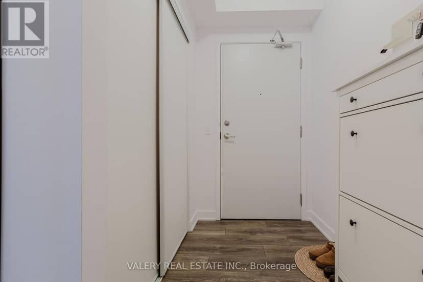 712 - 195 Redpath Avenue — photo 19 of 32