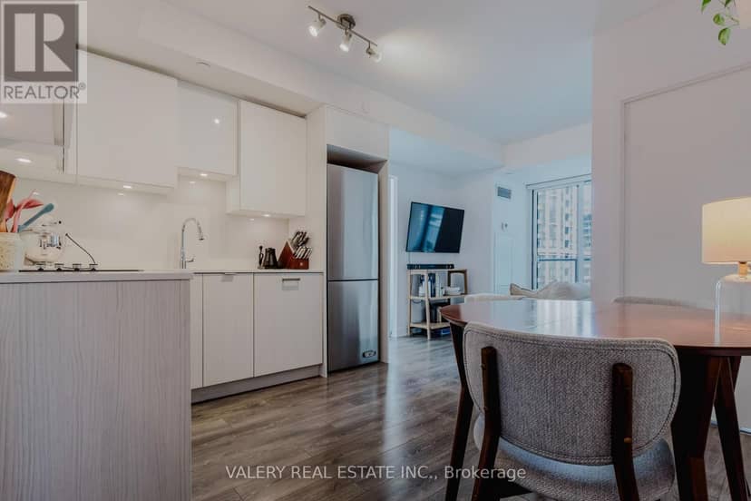 712 - 195 Redpath Avenue — photo 21 of 32