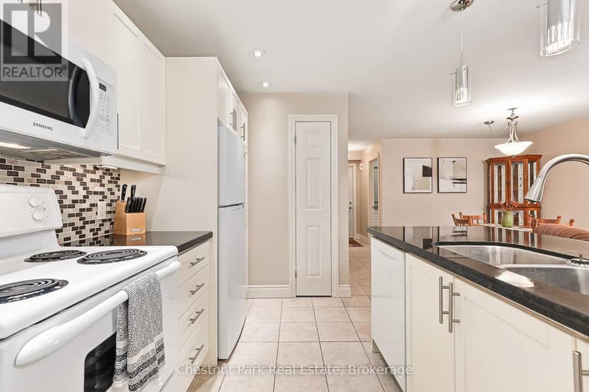 206 - 435 Walnut Street — photo 16 of 34