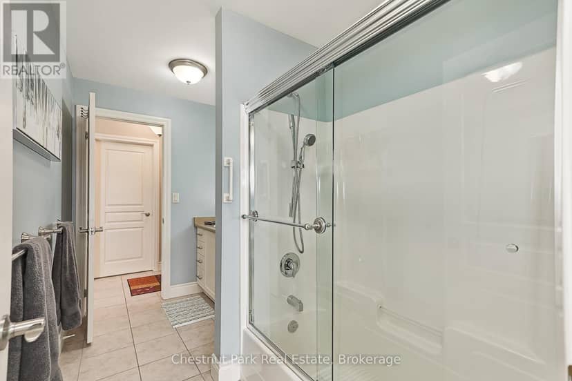 206 - 435 Walnut Street — photo 27 of 34