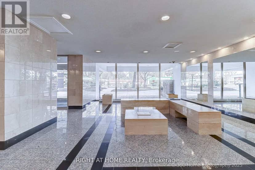 1107 - 1 Royal Orchard Boulevard, Markham, photo 2