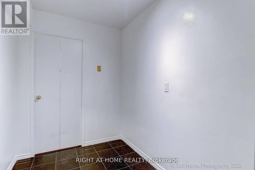 1107 - 1 Royal Orchard Boulevard — photo 22 of 27
