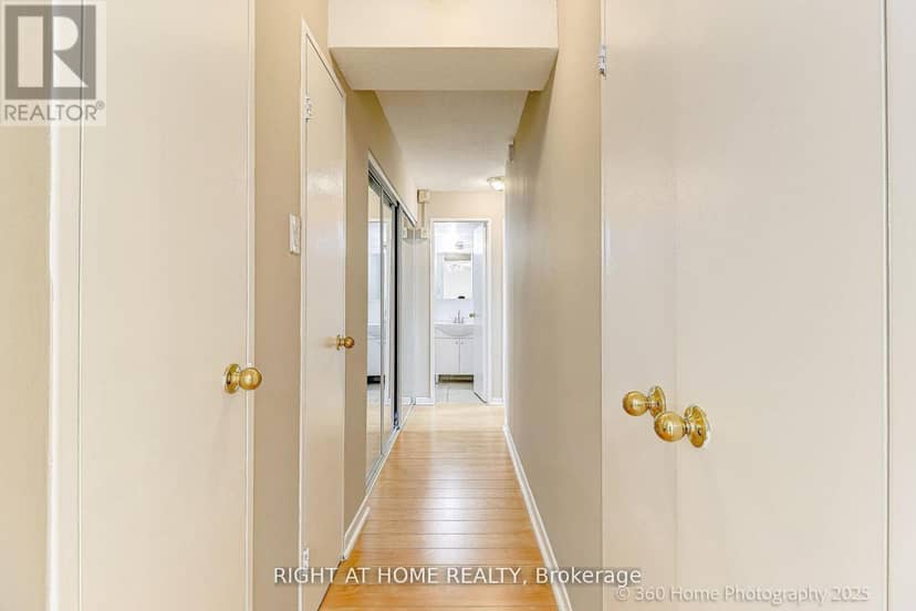 1107 - 1 Royal Orchard Boulevard, Markham, photo 3