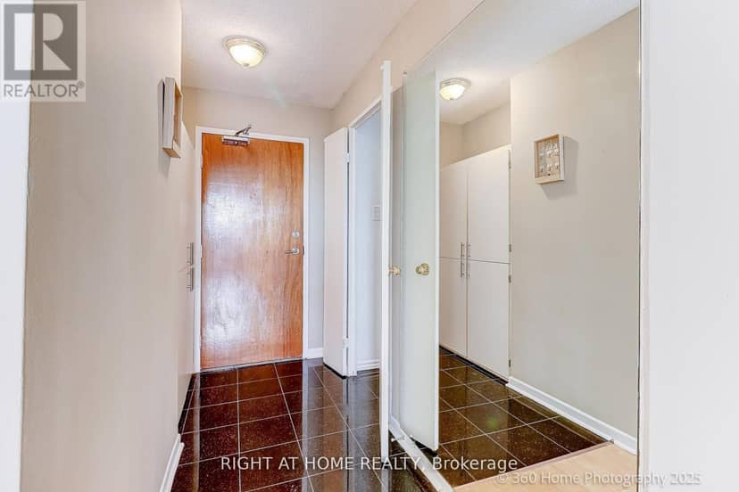 1107 - 1 Royal Orchard Boulevard, Markham, photo 4