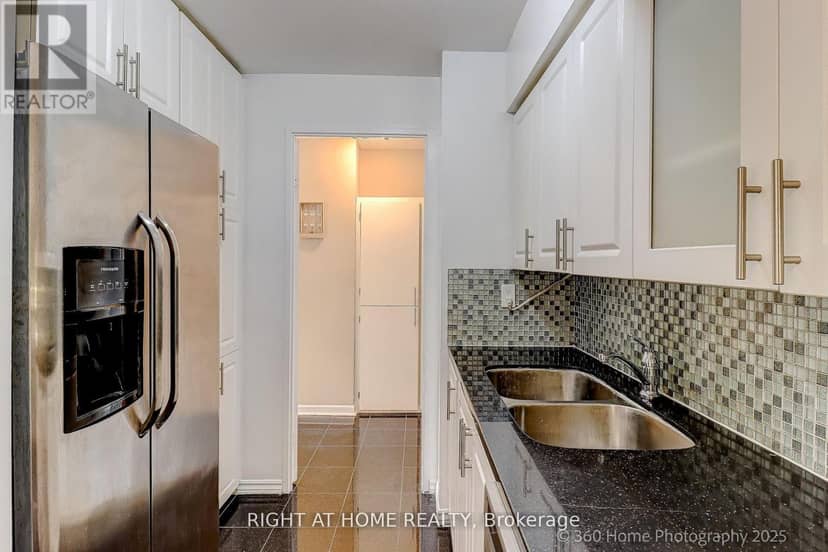 1107 - 1 Royal Orchard Boulevard, Markham, photo 5